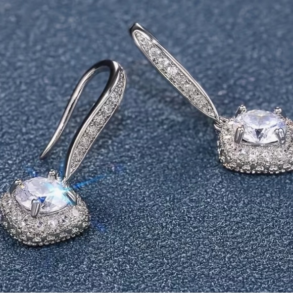 Elegant Silver Crystal Drop Earrings with Synthetic Rhinestones- NIP - Picture 8 of 8
